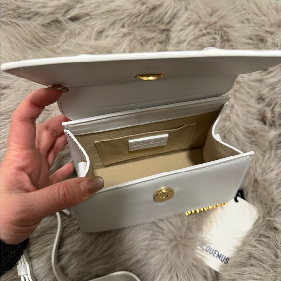 Jacquemus White Crossbody Bag with Gold Details - Picture 3 of 4